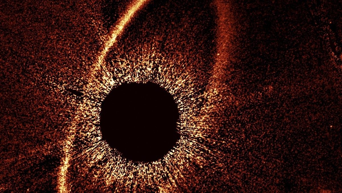 Hubble NASA Melihat Planet-planet Muda Bertabrakan di Sekitar Bintang Terdekat